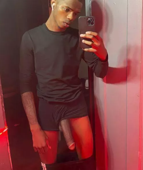 Your 21yo co-worker “accidentally” sends you this. Wwyd? by Zestyclose-Ad4494