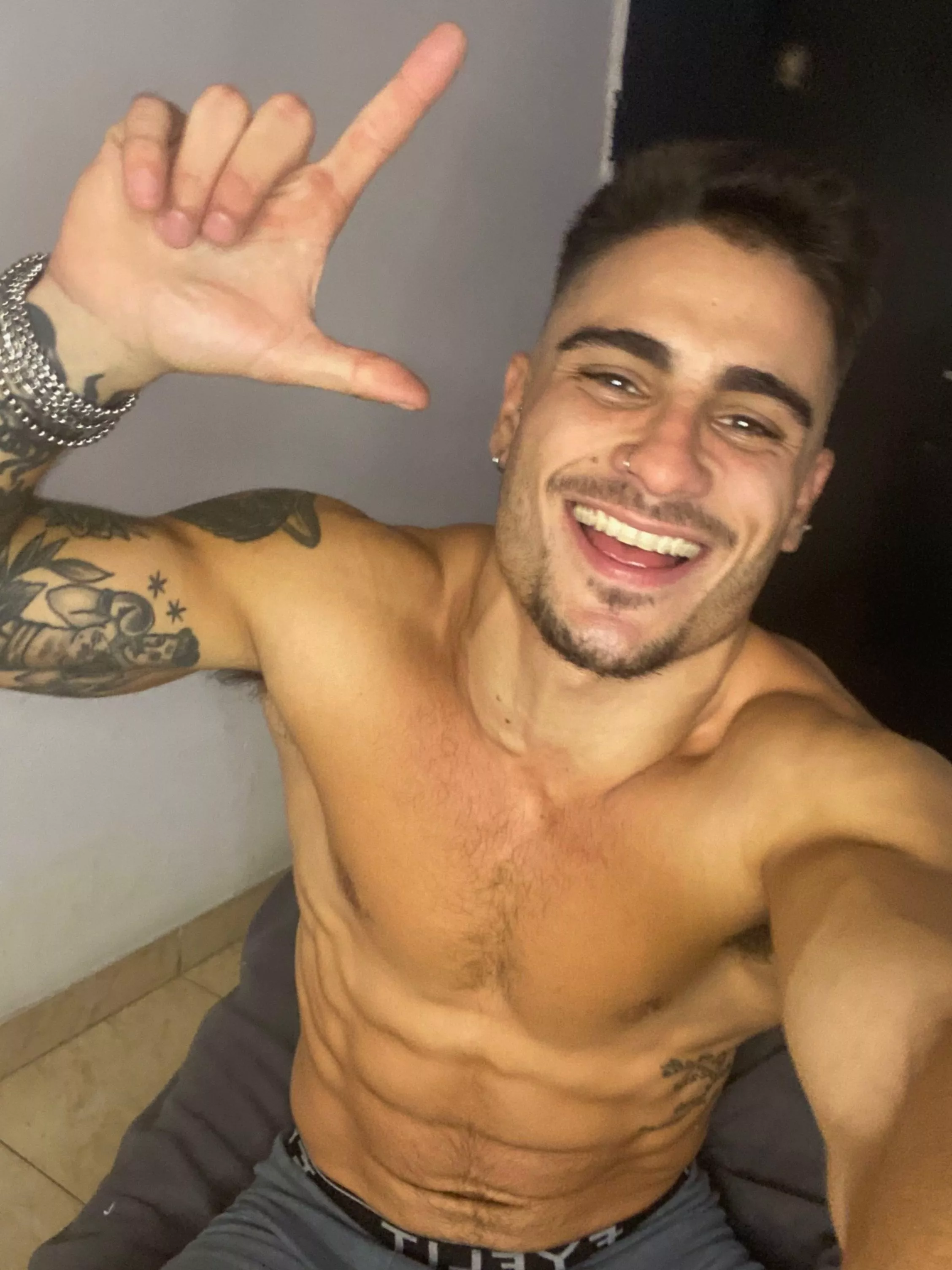 [24] Wanna feel them? posted by OlieTheKing