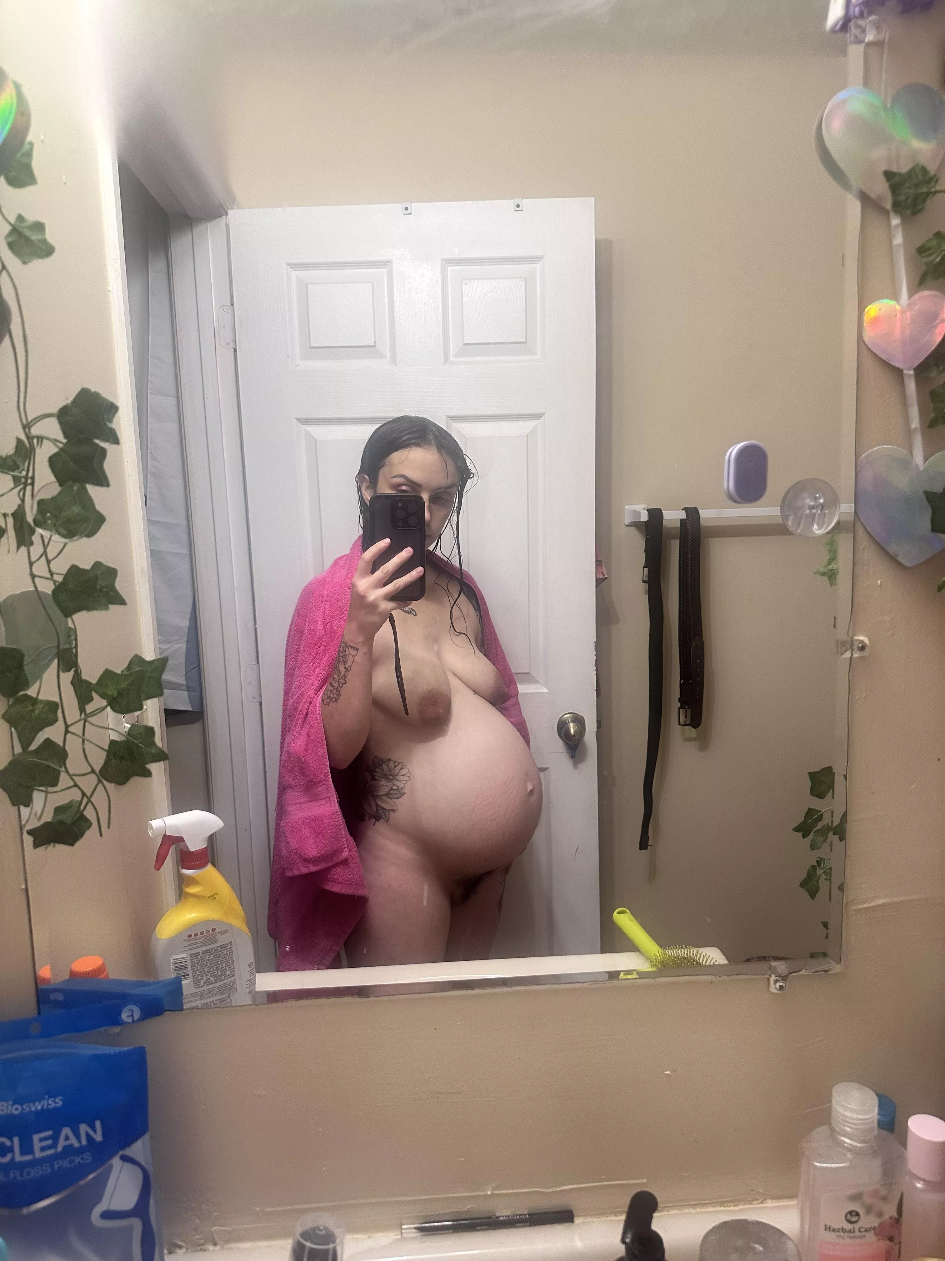 32 weeks and 4 days  posted by Vixensvideos