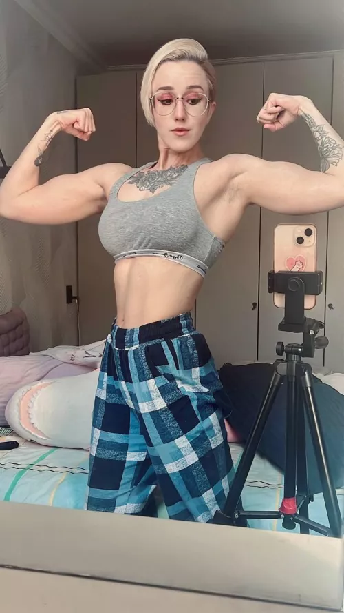 Come and hug me if you dare by nikaxreznik