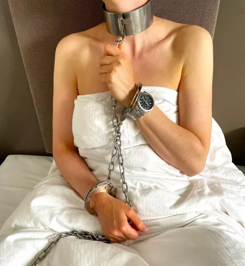 Cuffed and collared the moment I wake up by JessicaShackled