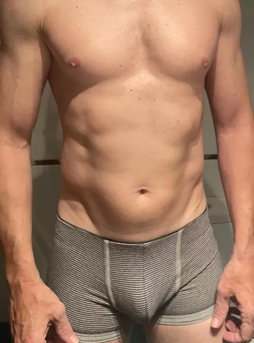 Daddy has a bulge by makan_iko