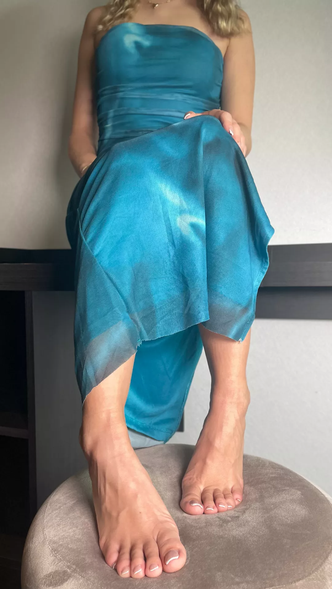 Feeling like such a sun and beach Princess in this 🥰 posted by Leslyfeet