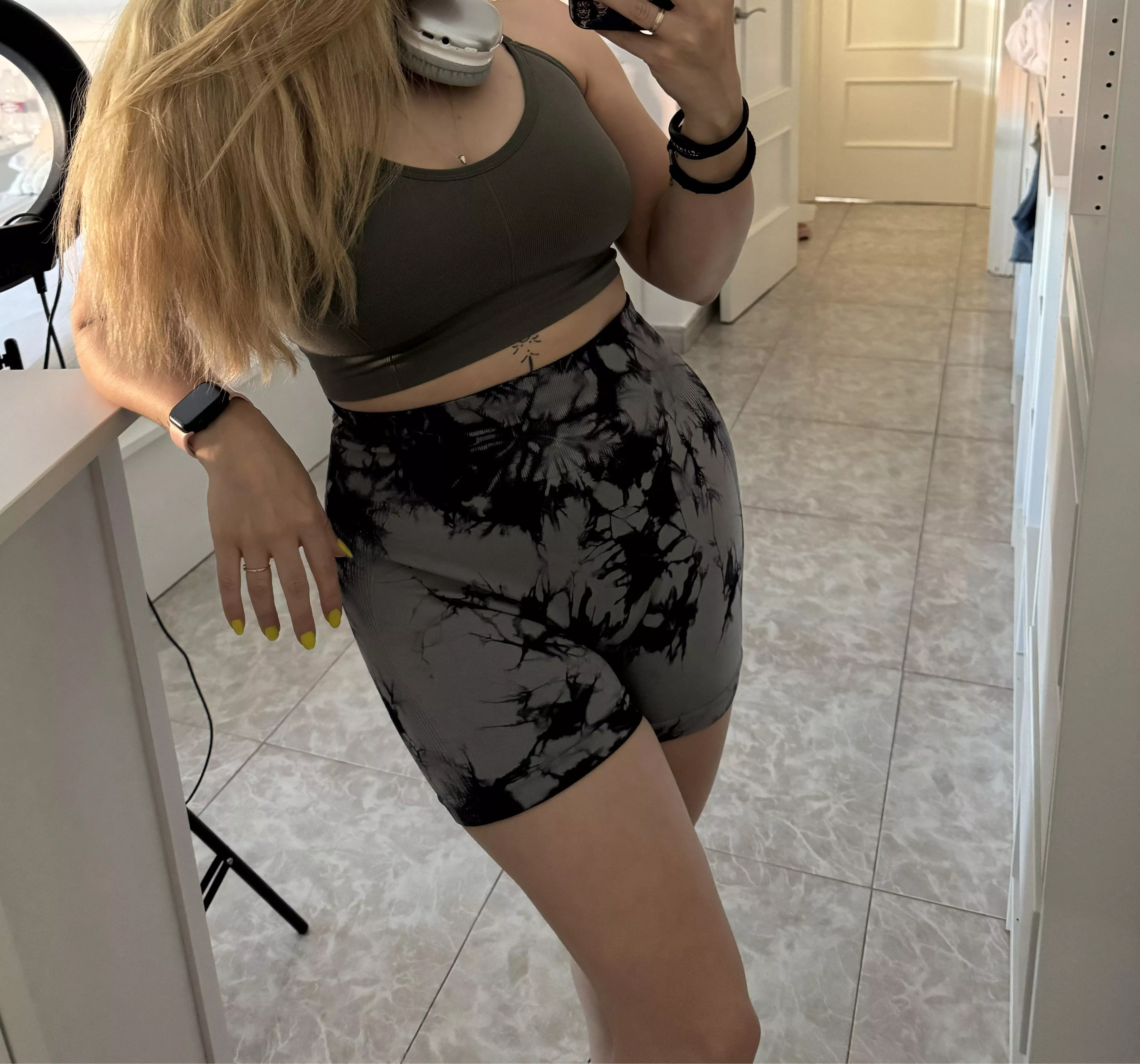 GYM GIRL 🏋️‍♀️ [f] posted by Blue-eyes-beth