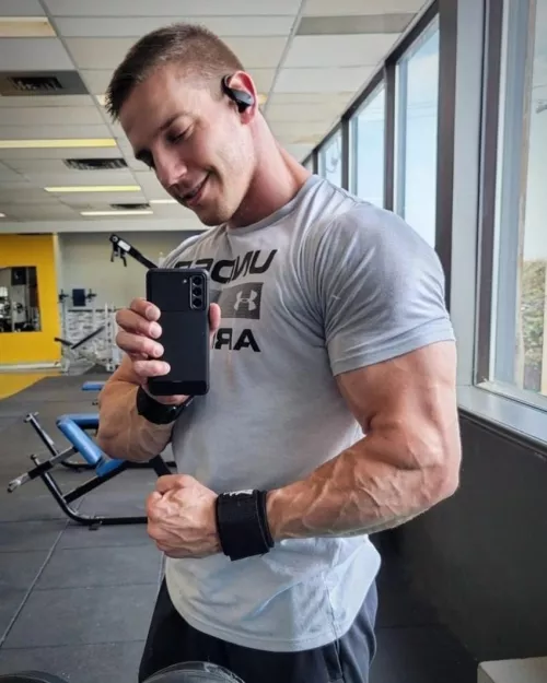 H u g e 💪🏼😈🔥 by John_fitness91