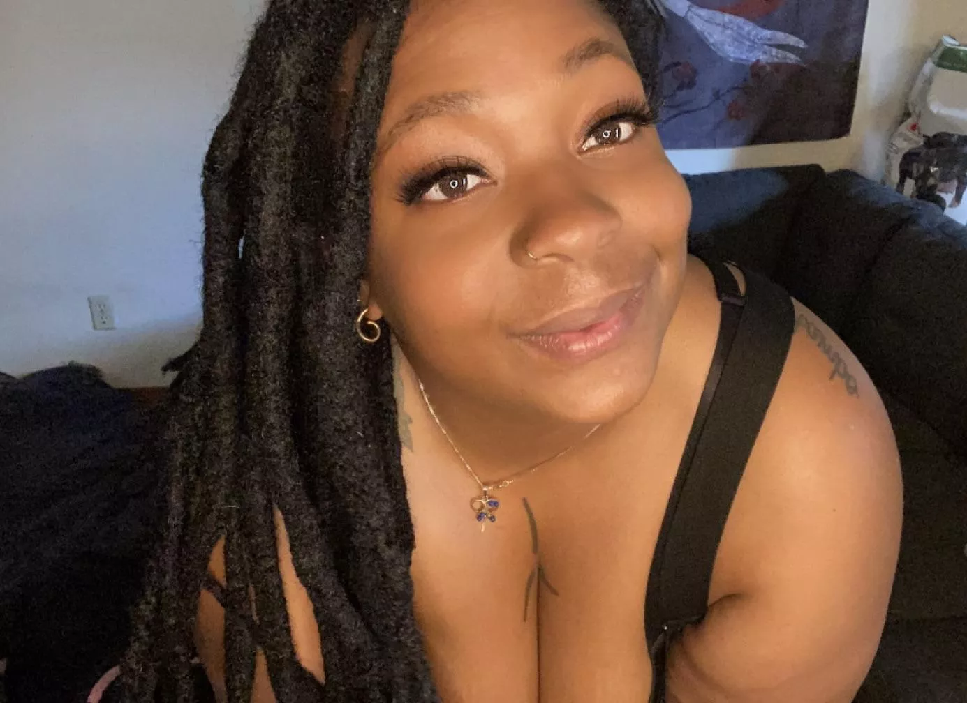 Happy Monday 💚 posted by Deebeautifulme