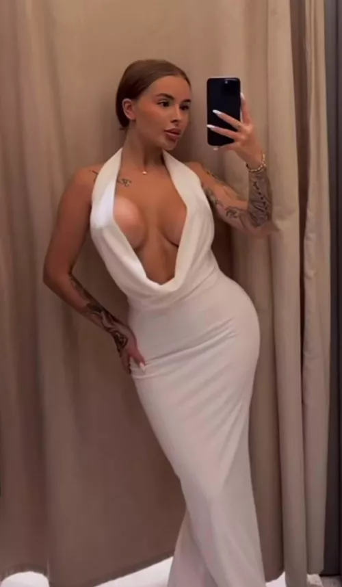 I decided to try on a beautiful dress for a beautiful body by ShelbiLovely