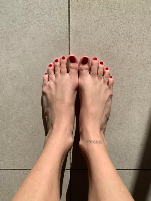 My feet in the sun :) by peqqqqqq