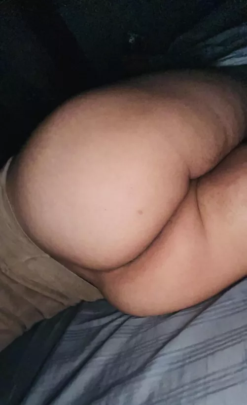 You have to be the big spoon 😋 by tupeachylatino