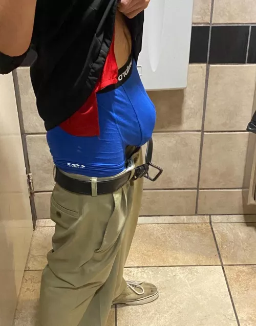 (18) Wwyd if you noticed the cute guy at the registers bulge?;) by SmallManagements