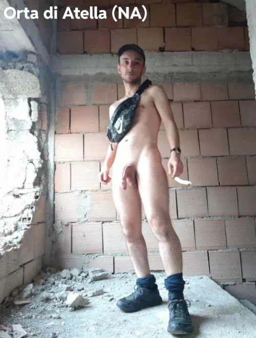 In giro, senza niente by No_Entrepreneur9701