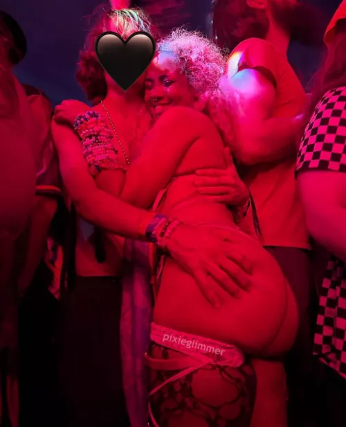 Where are the (b)ass lovers? 😈 by pixieglimmer