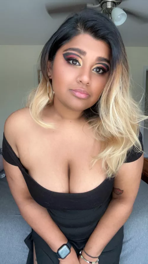 Almost hump day [F] by pritidope