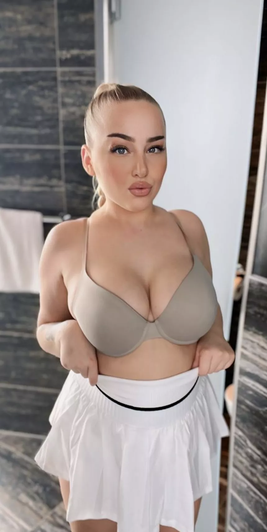 dinner is on the bed tonight posted by Cute_Fluffyx