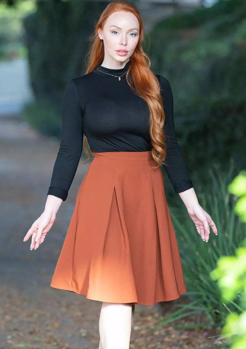 Gorgeous Red head posted by dana9556