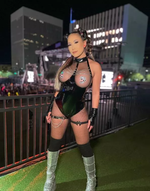 I love PVV and Latex posted by willydonkaxo