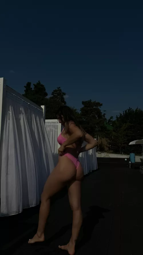 I think I'm too tanned compared to the other girls here [F] by smilekinky