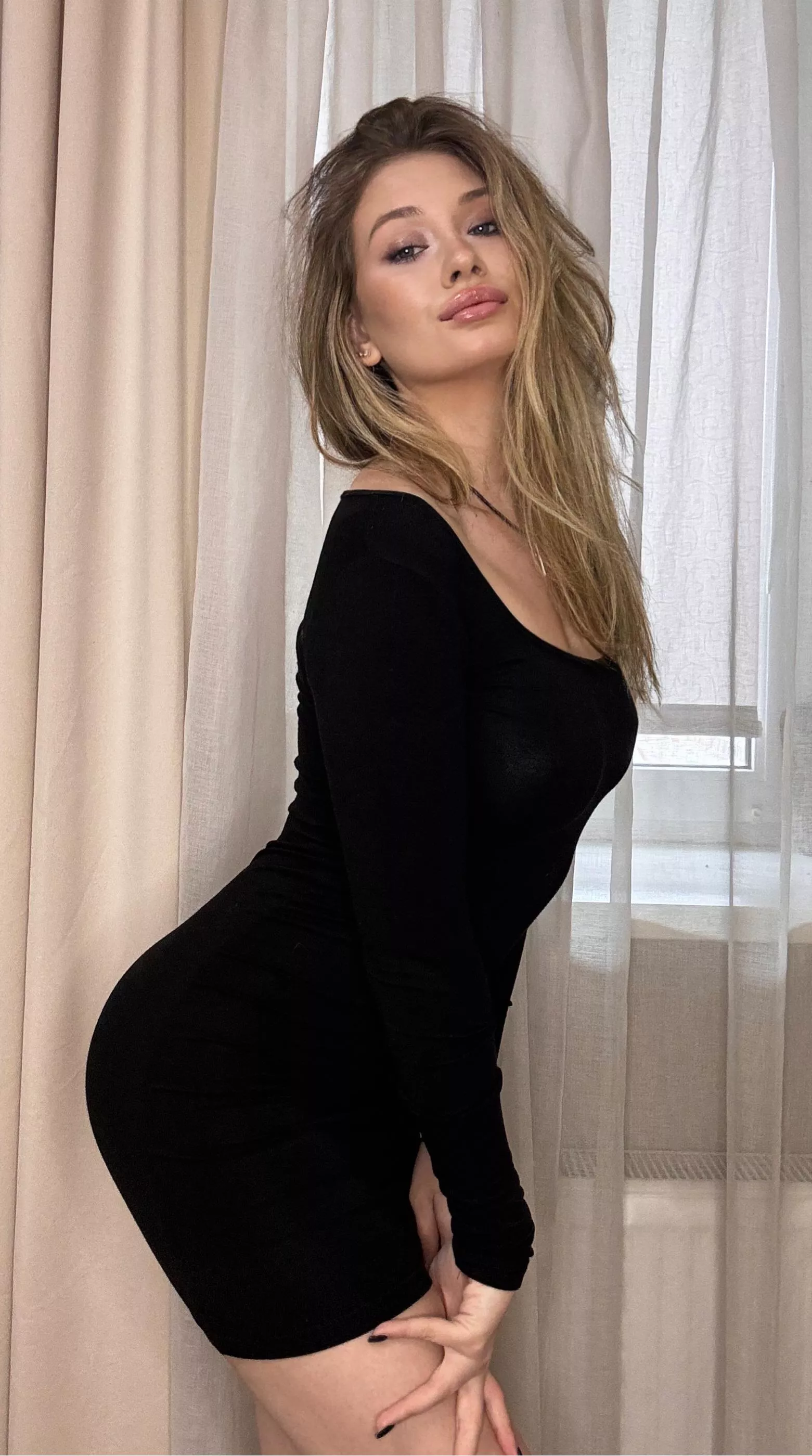 Little black dress posted by felixpeetz