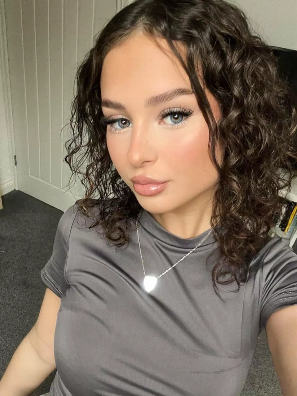 Love to tease you with my classy look hehe posted by Creepy-Chart116