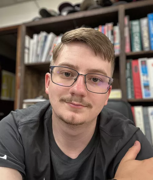 Me again,  just wanted to show off my hair cut 😁 by Aggressive_Dot_4722