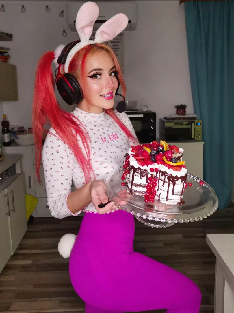 me or the cake? posted by miremi137