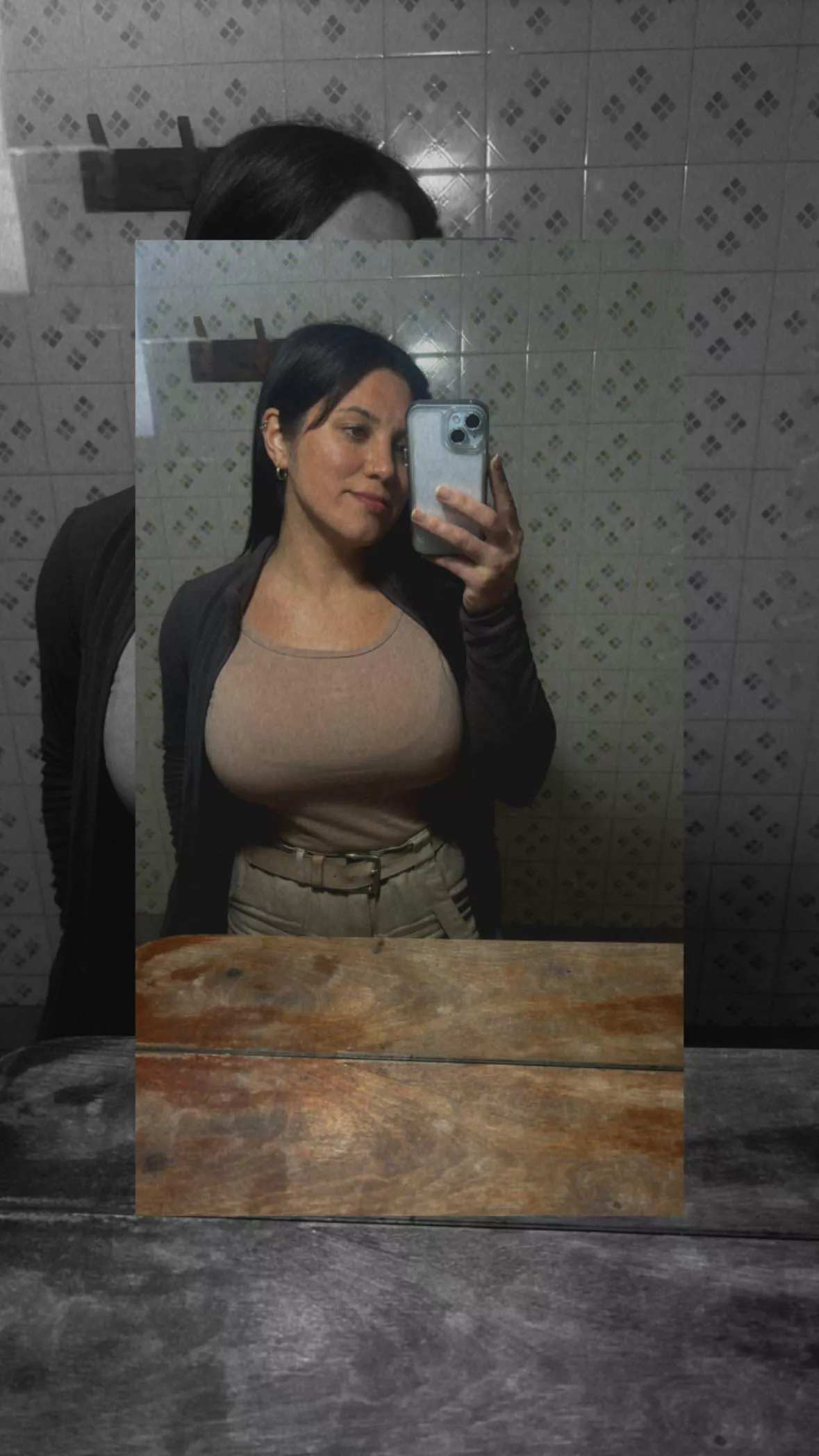 Mirror selfie posted by Apprehensive-Sun7599