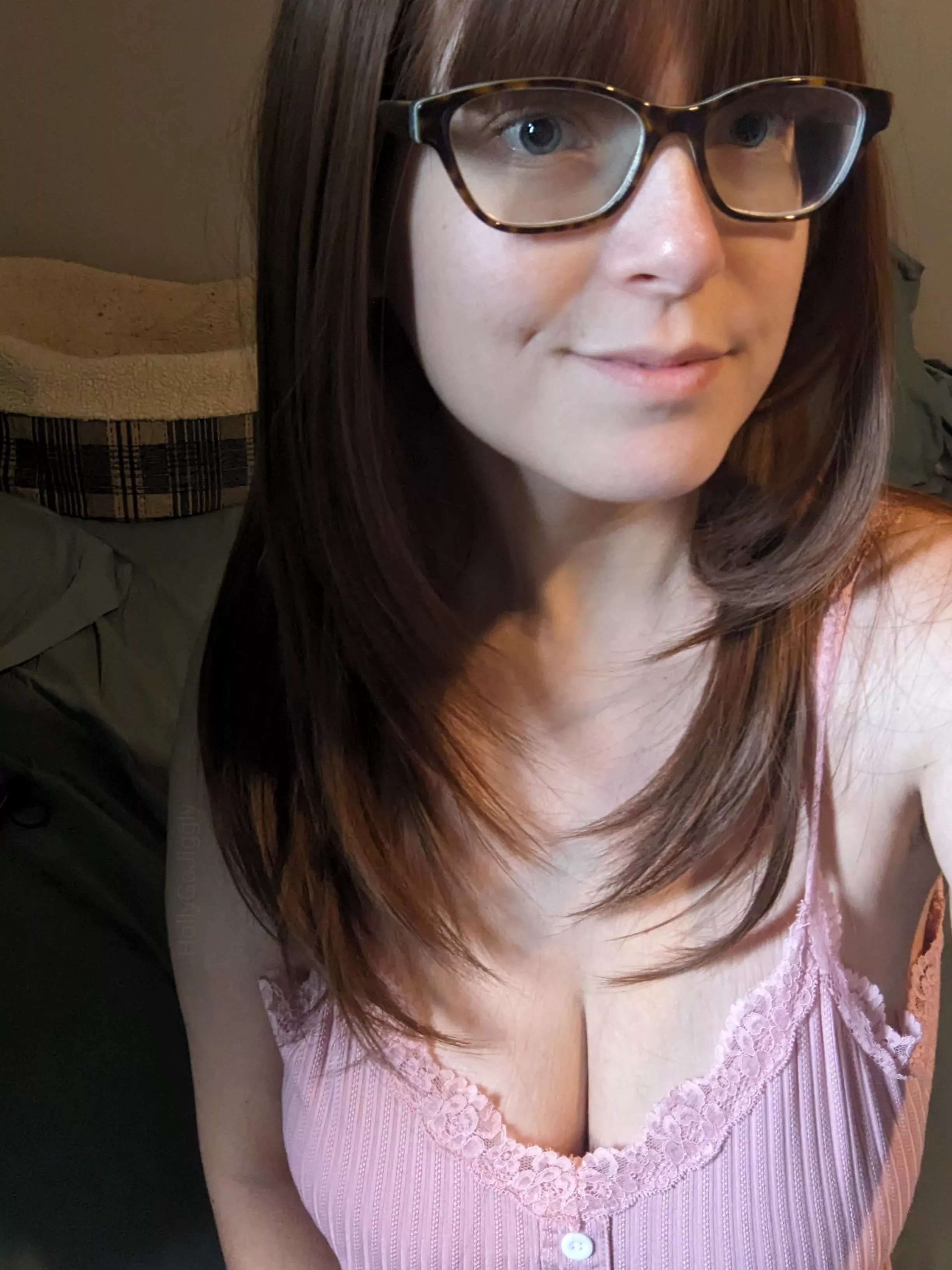 Reading time! 🤓📖 [F] posted by HollyGoJiggly