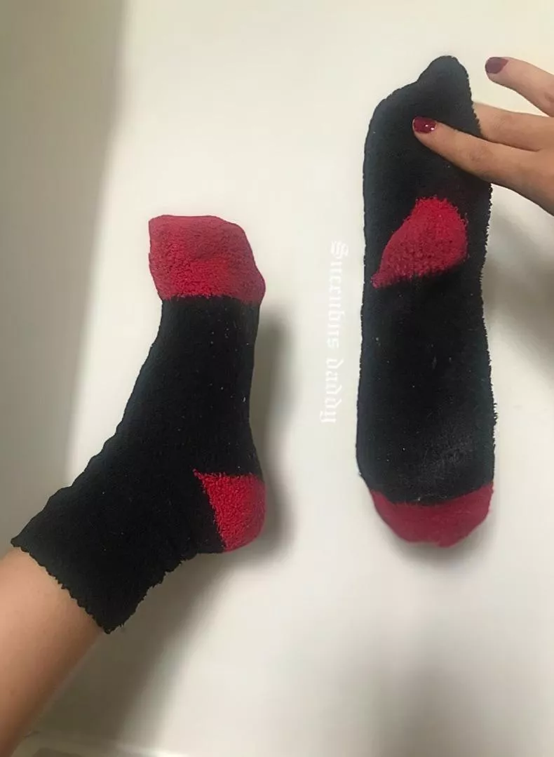 🖤selling🖤 my sweaty and moist fuzzies  posted by Fetish-foot-job