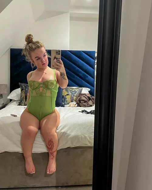 Small girl but could offer you a big love by LuminousLeopardk