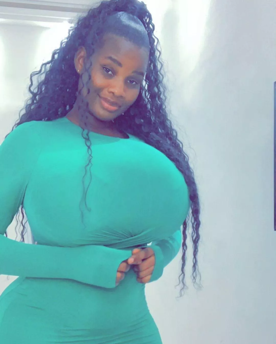 Tight green dress posted by Desecr8or