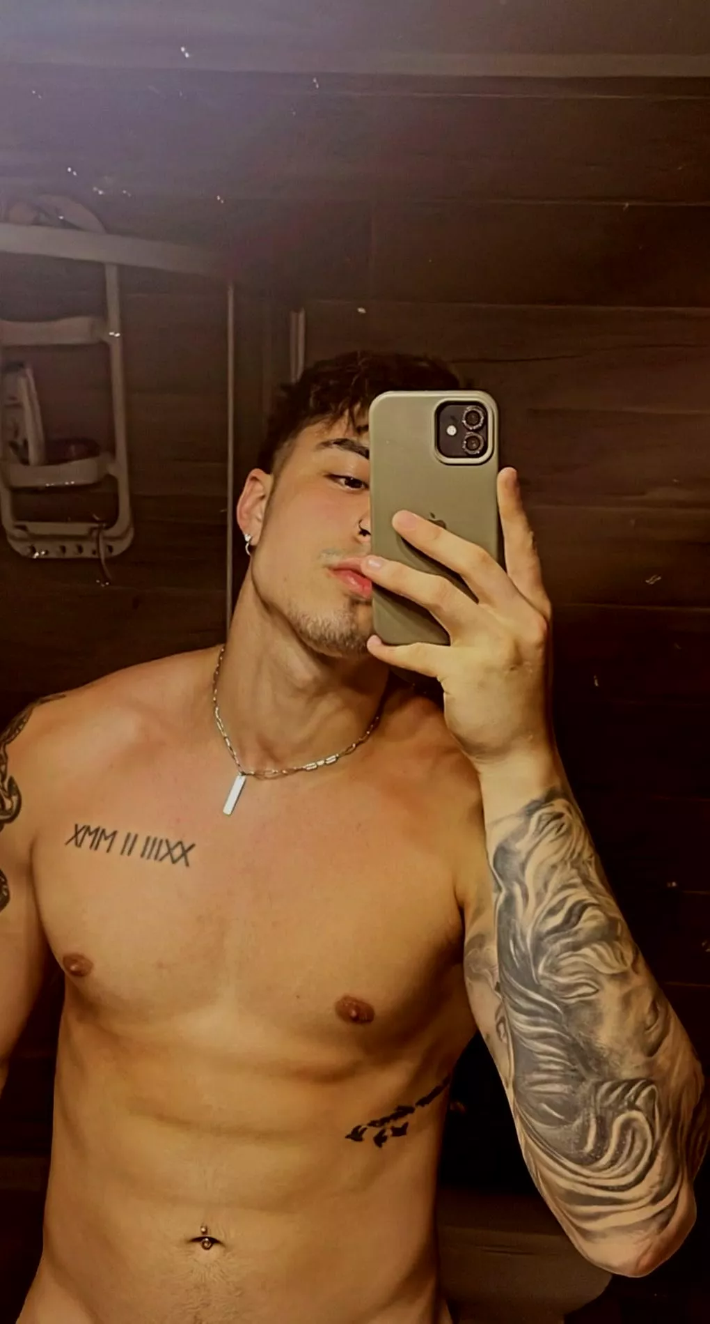 [23] Ever fantasized about running your tongue along these defined ridges? posted by ZaynReeed