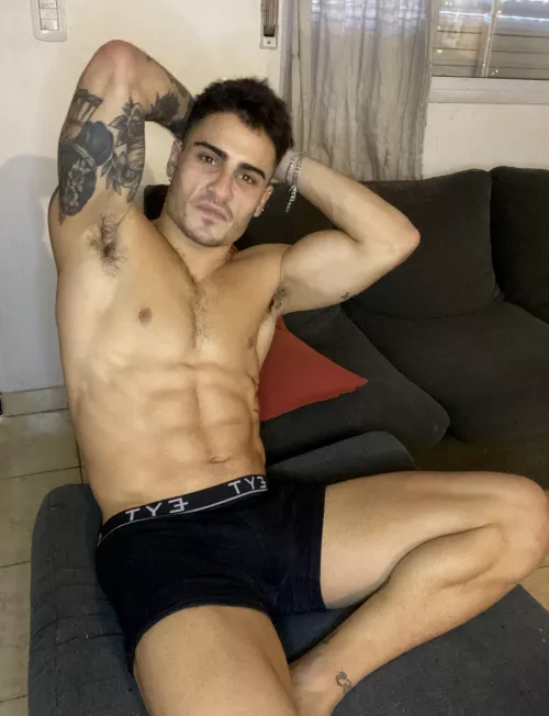 [24] Flexing for your pleasure  by OlieTheKing