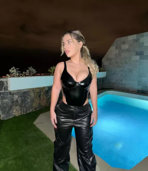 Better with or without pants  by Giorgiabaiby