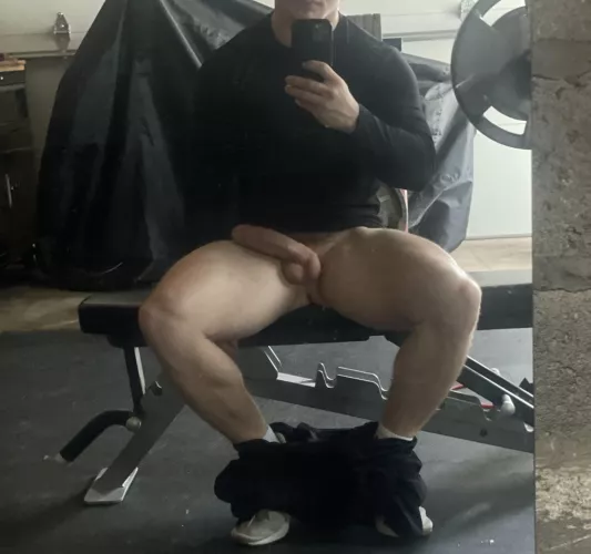 If you saw this at the gym what would you do? by Emotional-Lychee-18