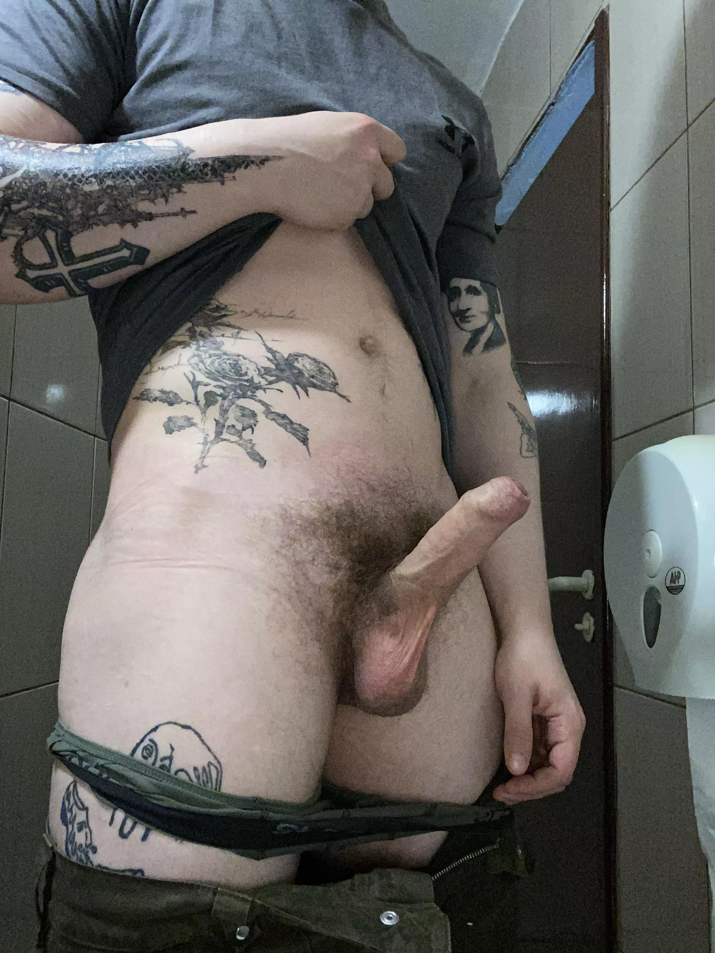Musky bush, wanna sniff? posted by brupbrup7