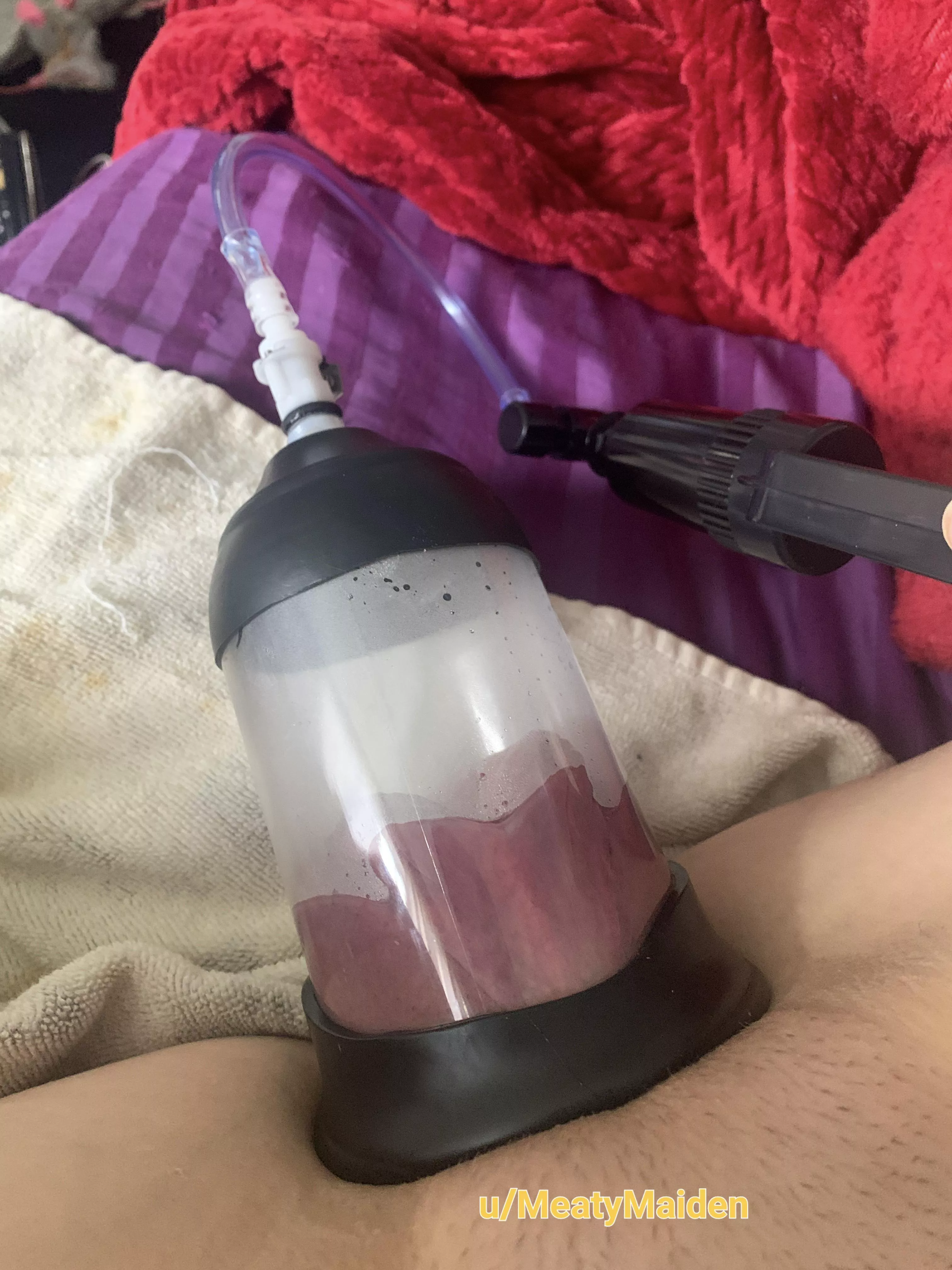 My Pussy got HUGE after this 2 hour pumping session. You know where the full set is👀 posted by MeatyMaiden