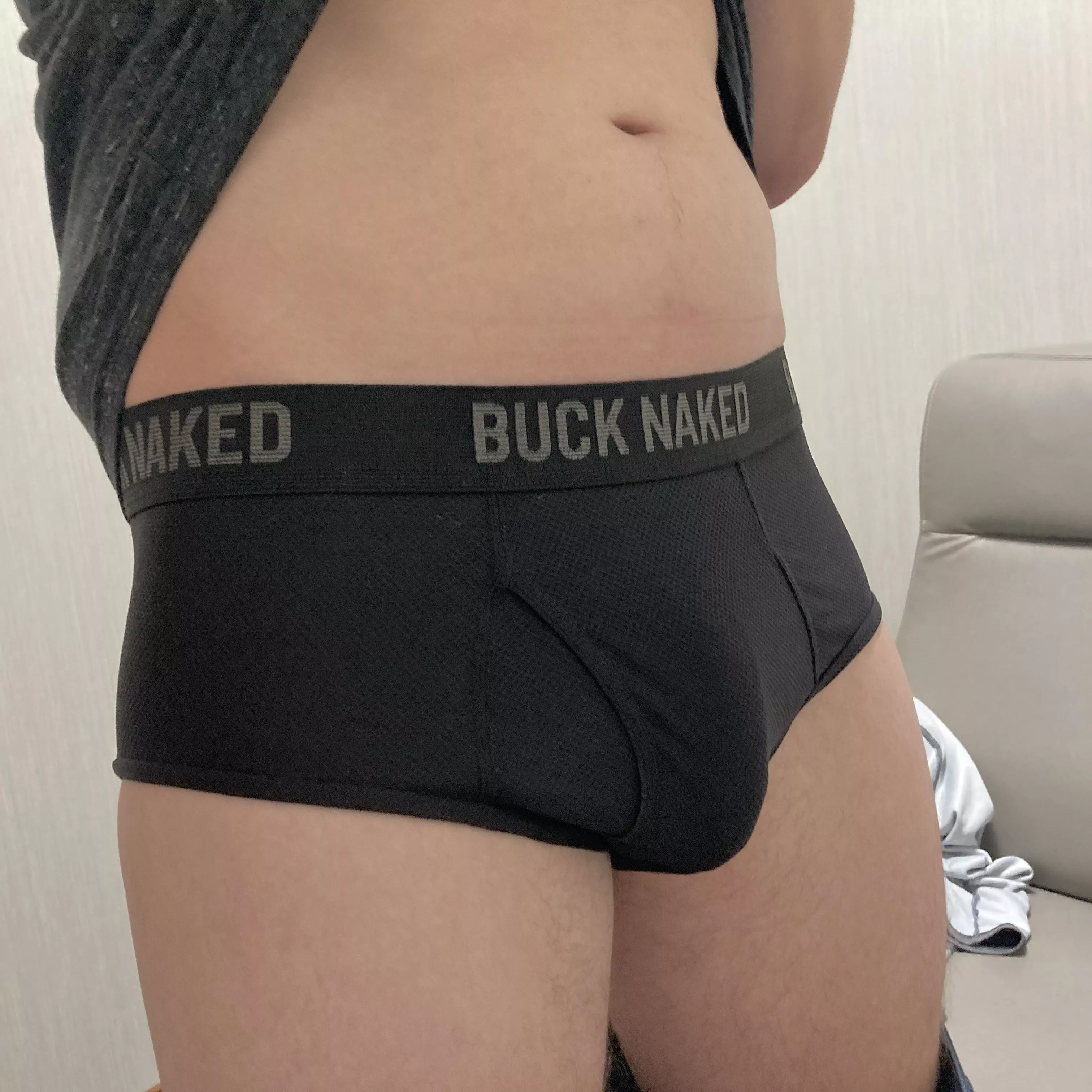 Quick undie shot at work posted by Mi4Skin
