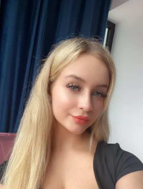 Thoughts on this selfie? 🧐 by envyluna_