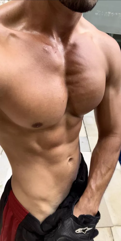 V line check at 6’3 218lbs 😈💪🏽 by TheeGuyDerek