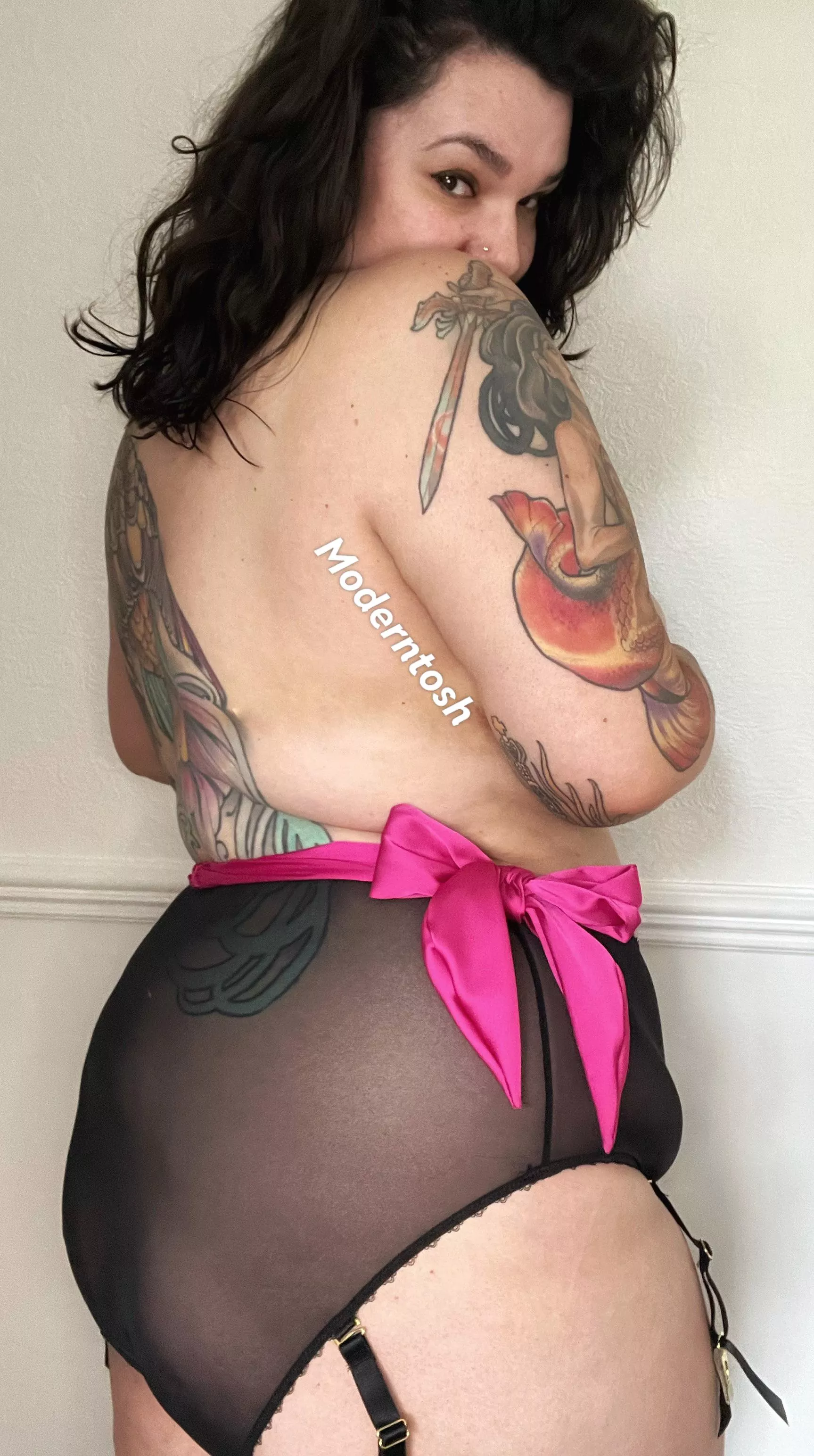 Who else likes bows? 🎀 posted by moderntosh