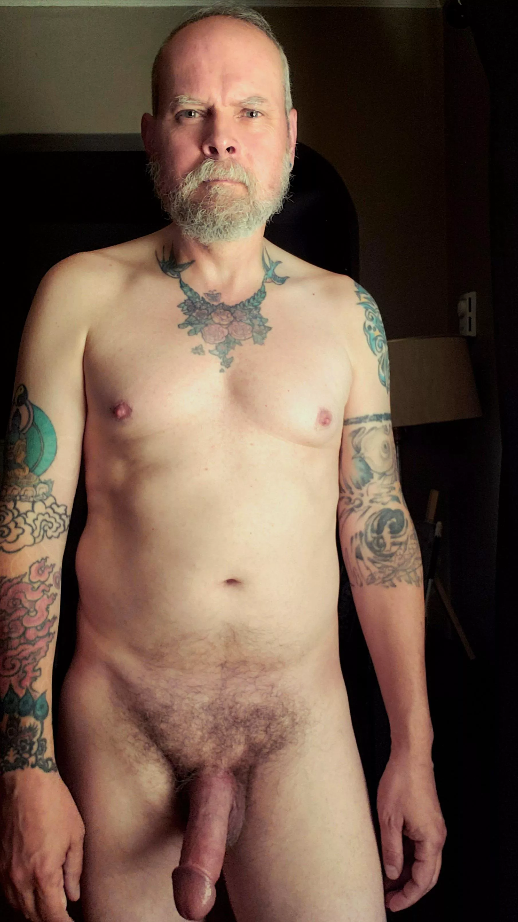 (58) Working on my farmer's tan posted by Dry_Army3498