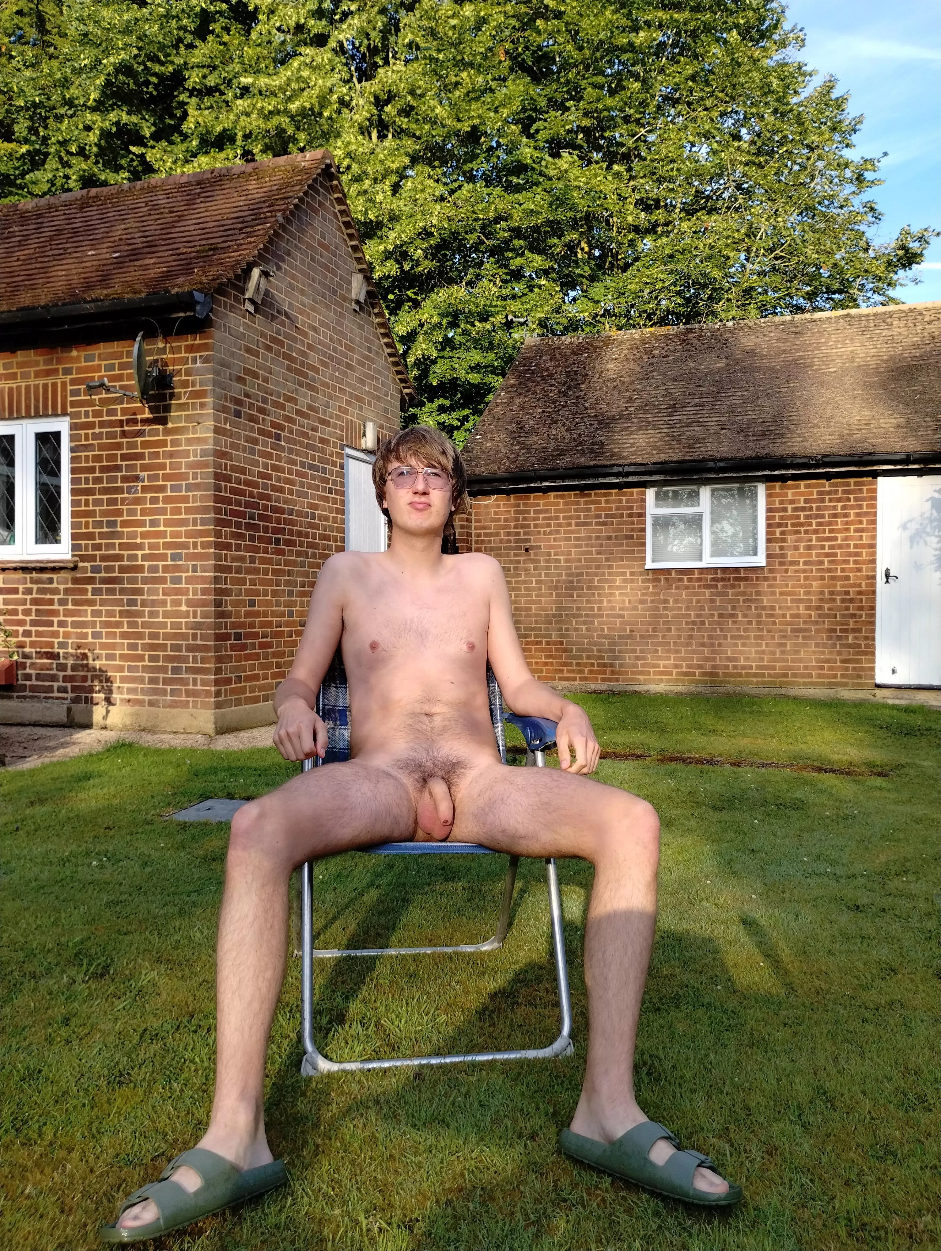 anyone else from a nudist home? 🌿 posted by thenudedrumlin