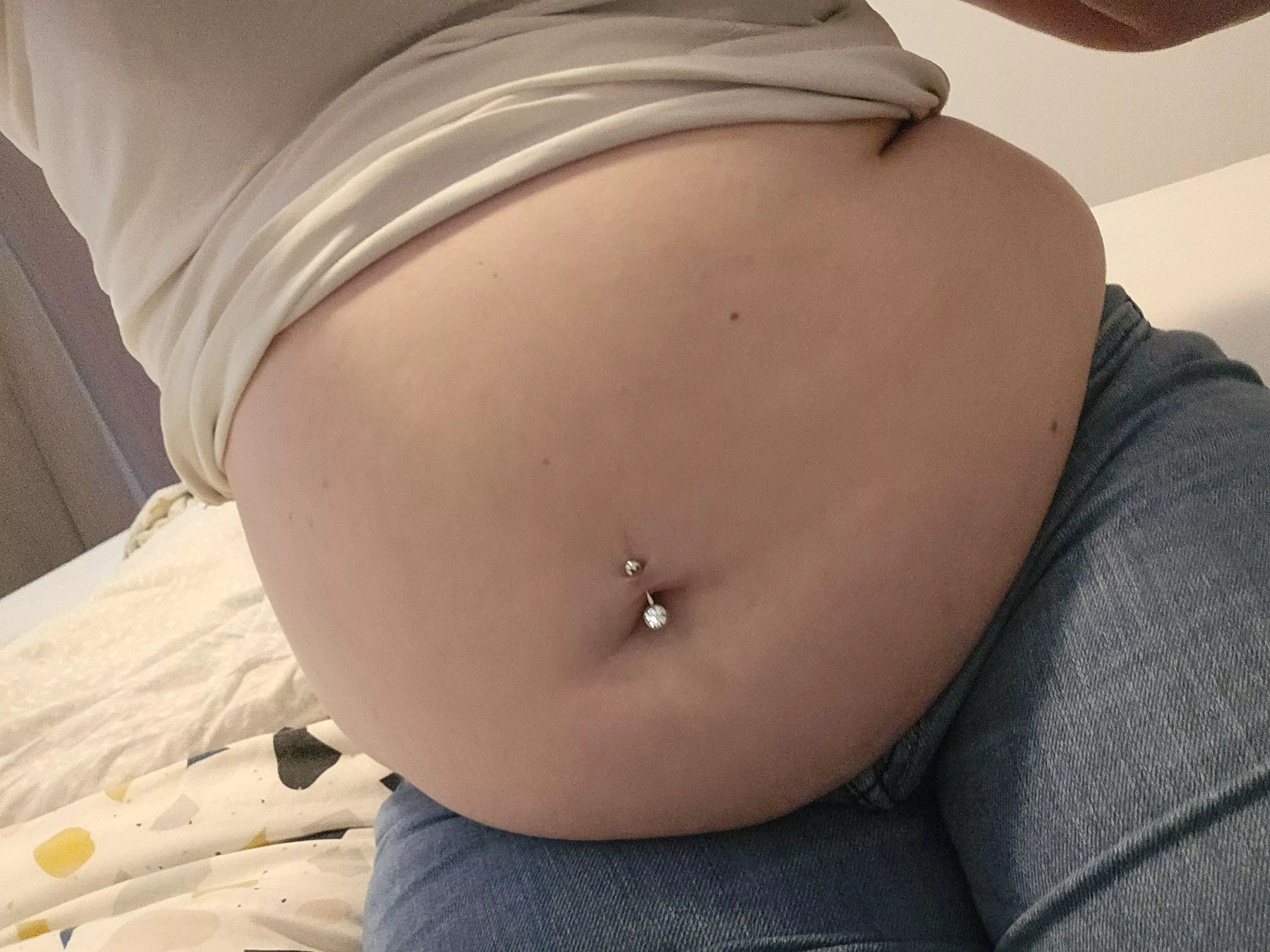 Big belly posted by meggiepiggy