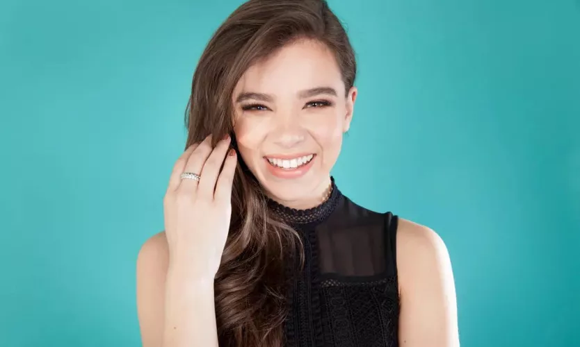 Hailee Steinfeld by Reasonable-Owl-3857
