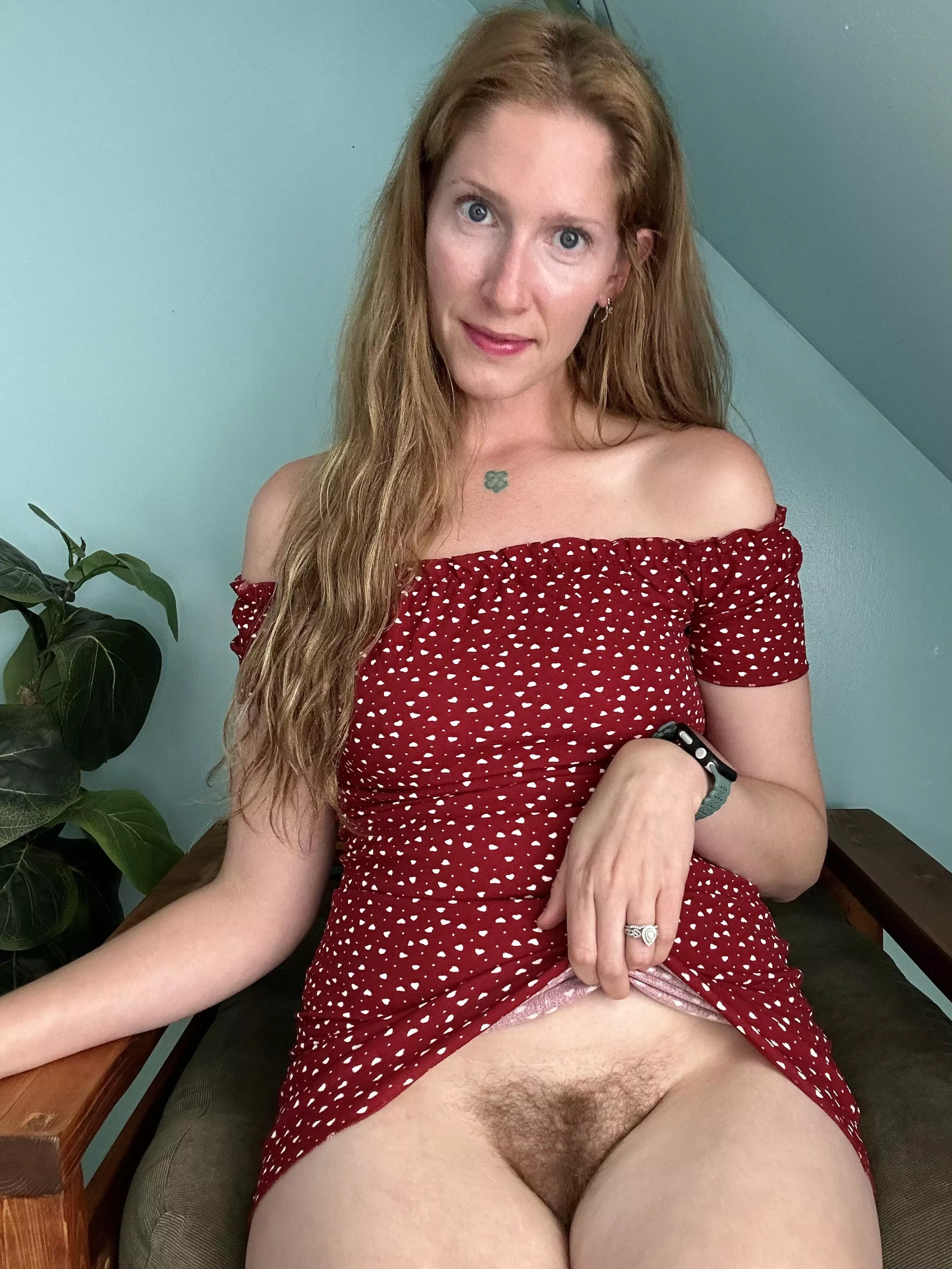 I want to know your opinion on hairy milfs  posted by emersonbloom22