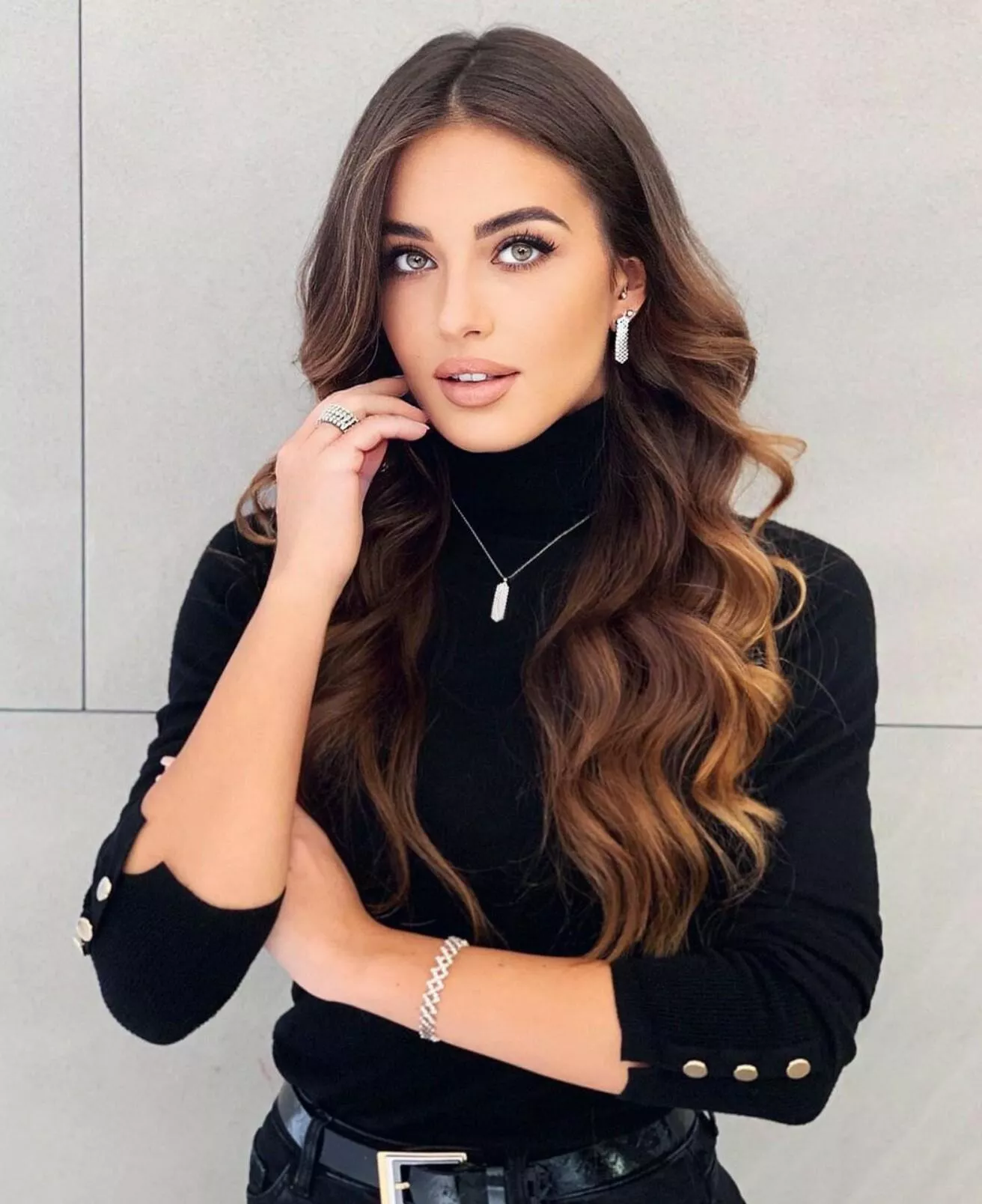 Izabela Ion posted by qwer5r