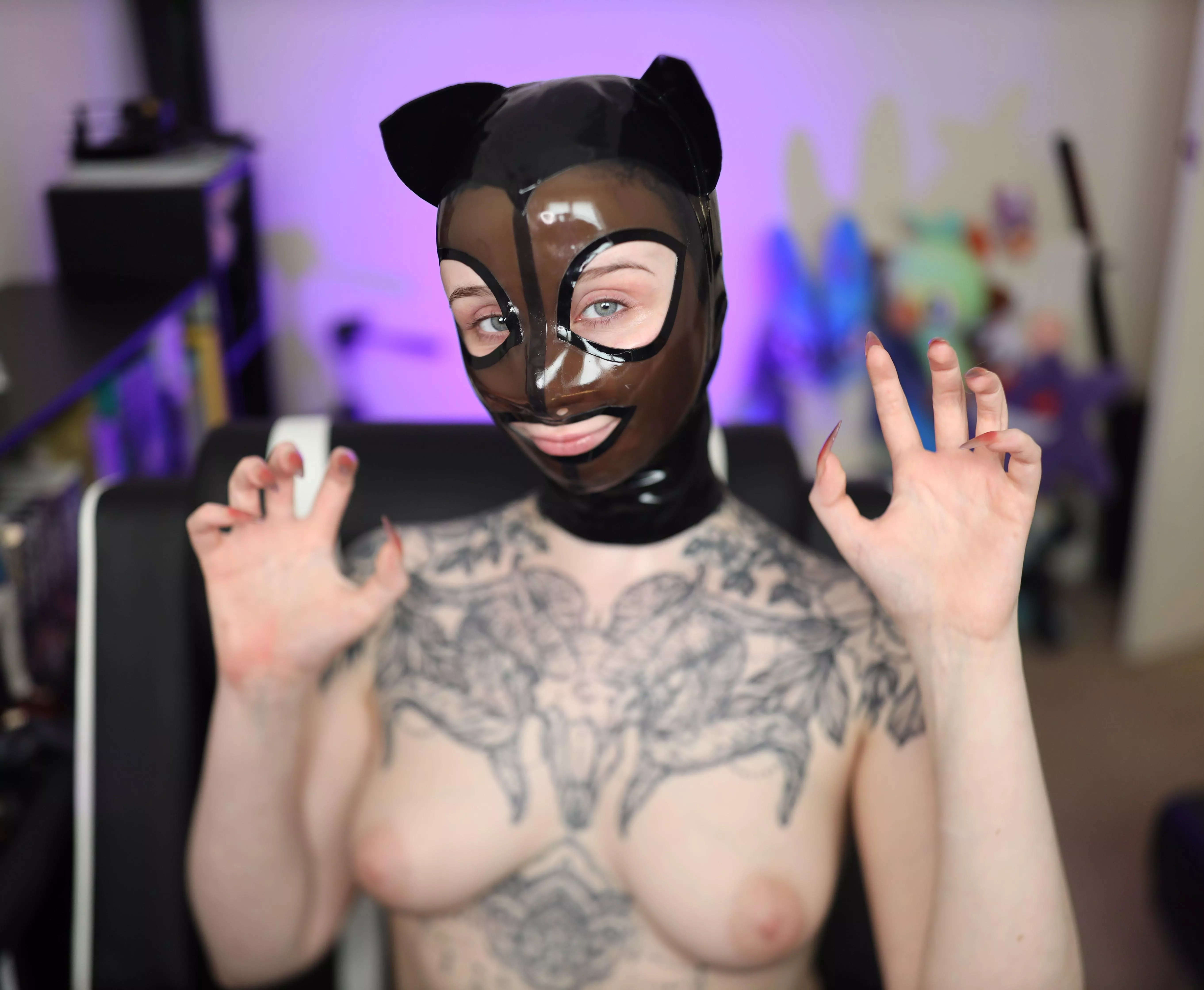 Latex kitty cat posted by ravenalternative