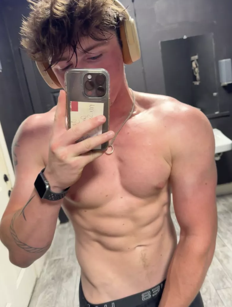 who wants to be my submissive toy? posted by DylanFaron