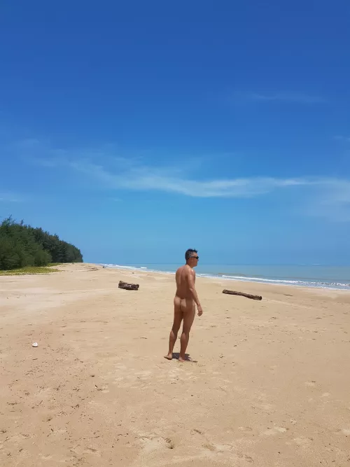 A lovely beach in Thailand by chengch67