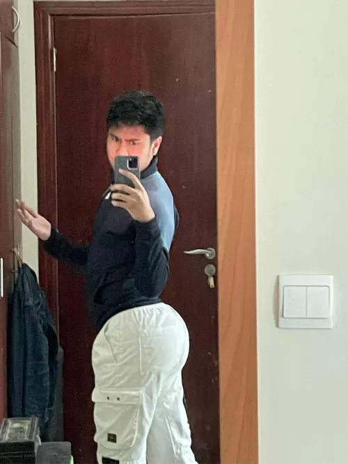 Anyone wanna chat? by thickyyasss